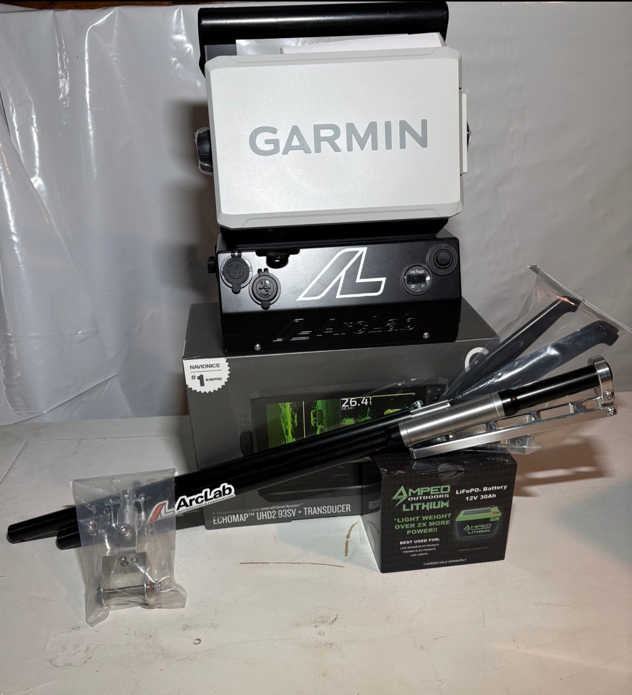 Summit, All Seasons Garmin 93UHD2 Livescope plus bundle with the GT56 SI/DI transducer (A $599.99 Value) great for the all around fisherman to maximize full use.